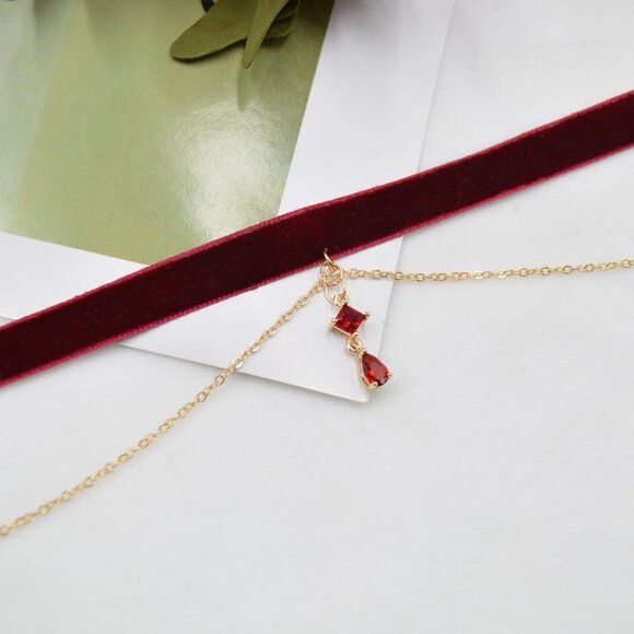 MOMOCAT Velvet Choker Necklace for Women Gothic Lace Teen Girls - Picture 6 of 7